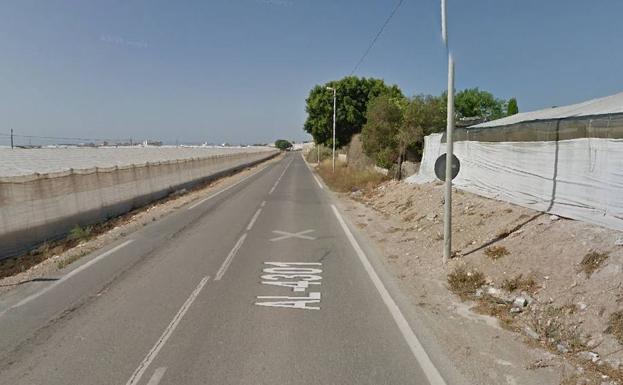 Fallece un hombre de 48 años tras volcar el turismo que conducía en El Ejido