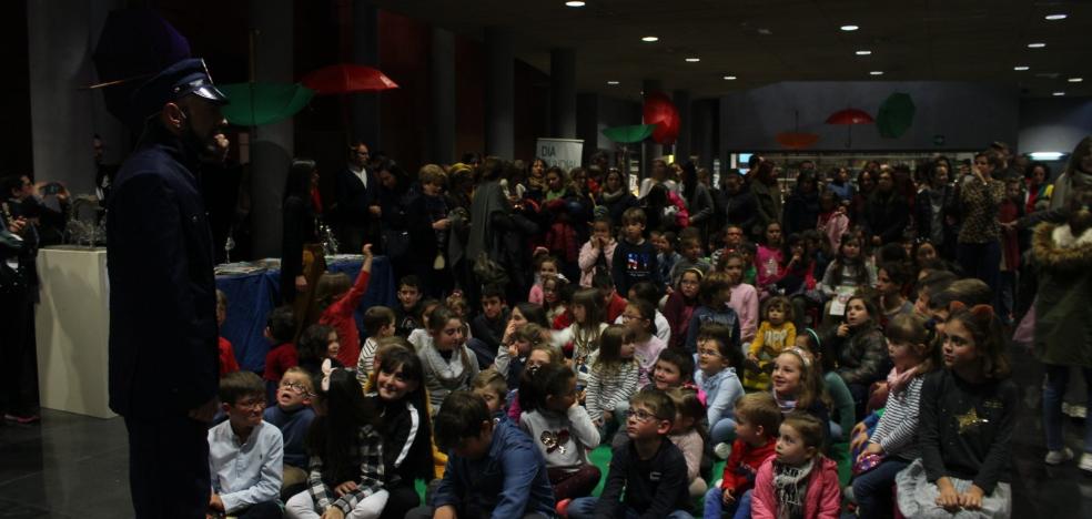 La magia de la literatura envuelve el Teatro Auditorio de El Ejido