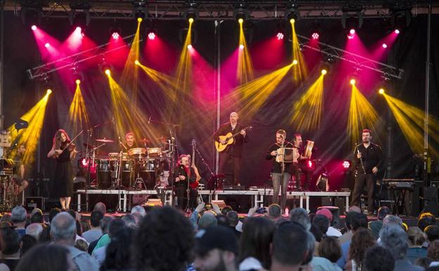 Luar na Lubre presenta en El Ejido su último trabajo musical dedicado a la 'Ribeira Sacra'