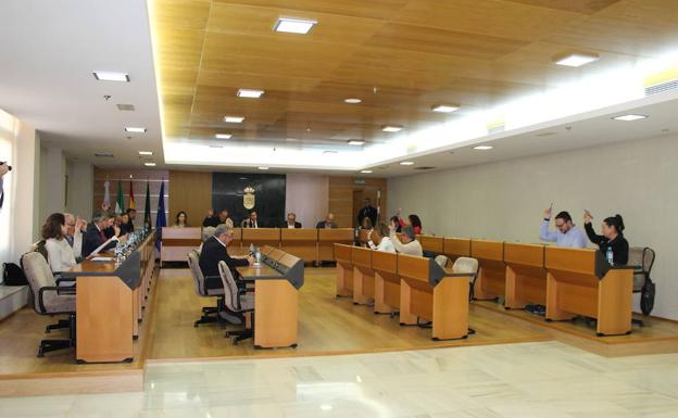 El proceso de rescate del servicio del agua vuelve a centrar el Pleno