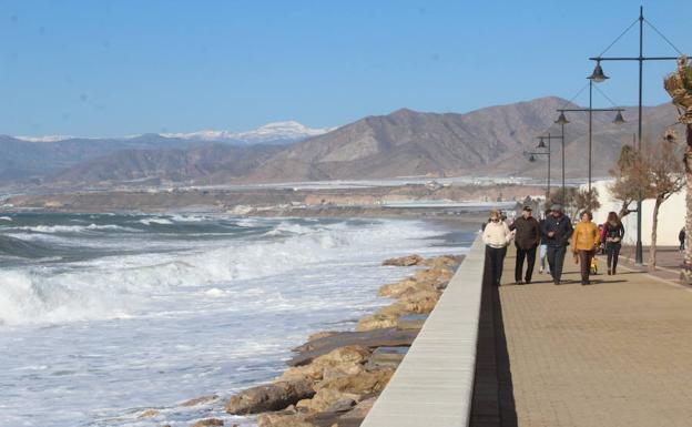 Costas ejecutará obras de emergencia en el Paseo Marítimo y la playa de Balerma pero no definitivas