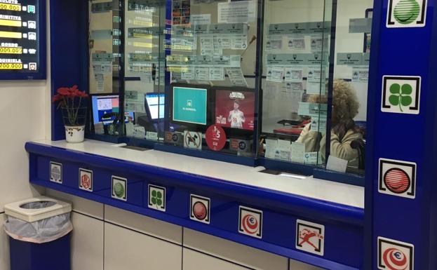 La Administración número 3 de El Ejido reparte 948.000 euros con la Lotería Nacional