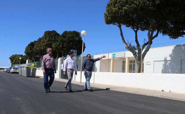 El Ayuntamiento refuerza el pavimento en las calles principales de San Agustín