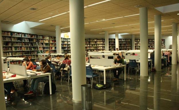 La biblioteca central amplía su horario para abril, mayo y junio