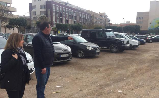 El PSOE ejidense pide un plan de regulación del aparcamiento en el centro