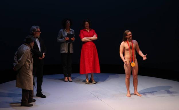 Els Joglars funden sarcasmo e ironía en una obra en la que critican la situación política de Cataluña