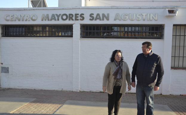El PSOE reclama un aseo en la sala de peluquería del Centro de Mayores de San Agustín