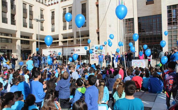El cielo ejidense se tiñe de azul en el Día del Autismo