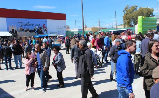 La Feria del Ganado lleva a miles de personas hasta Tarambana