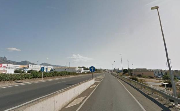 Accidente de tráfico entre un tráiler y camión en El Ejido
