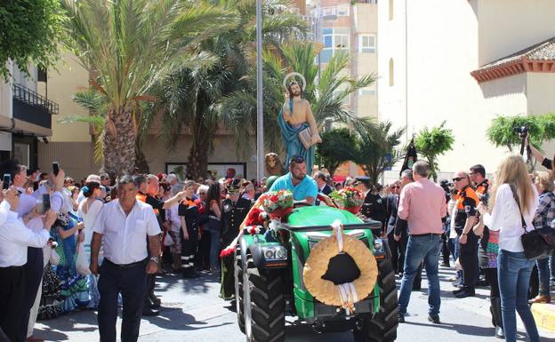 Miles de personas salen a la calle para acompañar a San Marcos en procesión