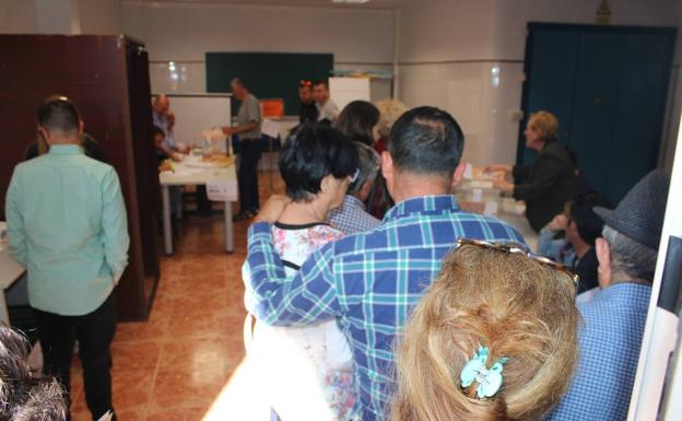 La participación electoral en El Ejido crece con respecto a 2016 hasta el mediodía