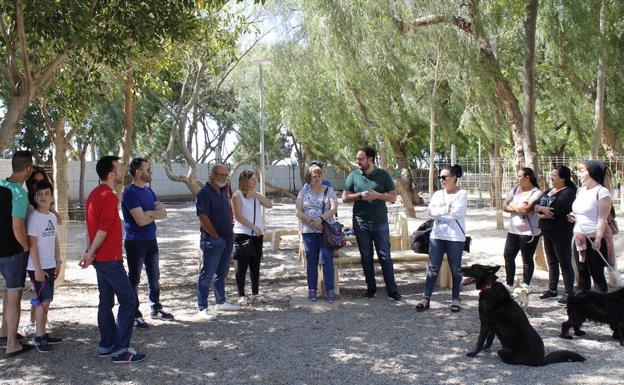 IU realiza una marcha para presentar sus propuestas municipales animalistas