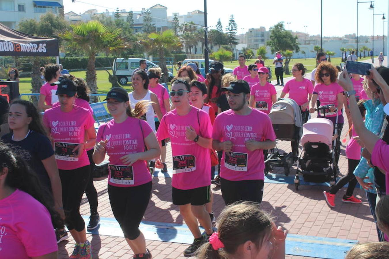 Más de 800 personas participan en la VI Carrera de la Mujer