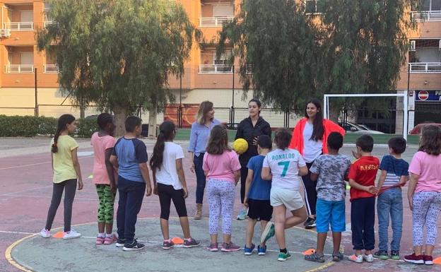 Más de un centenar de niños participan del proyecto de 'Patios Abiertos'