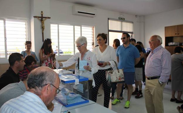 La jornada electoral comienza con una mañana de mucho movimiento