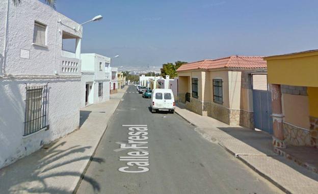 Cinco evacuados por inhalación de humo en el incendio de una casa de Las Norias de Daza