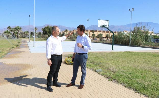 Nueva pista de baloncesto al aire libre en el núcleo de Balerma