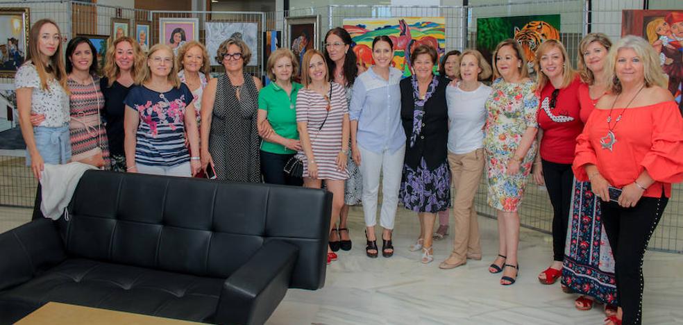 Una exposición cierra el taller municipal de pintura en el núcleo de Almerimar