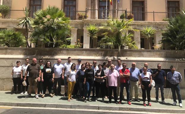 Finaliza el encierro de los cuatro barlermeros en Costas con una reunión con el Subdelegado del Gobierno