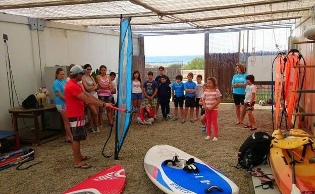 Deportes de mar y el golf centrarán la Semana Azul en Almerimar y Balerma