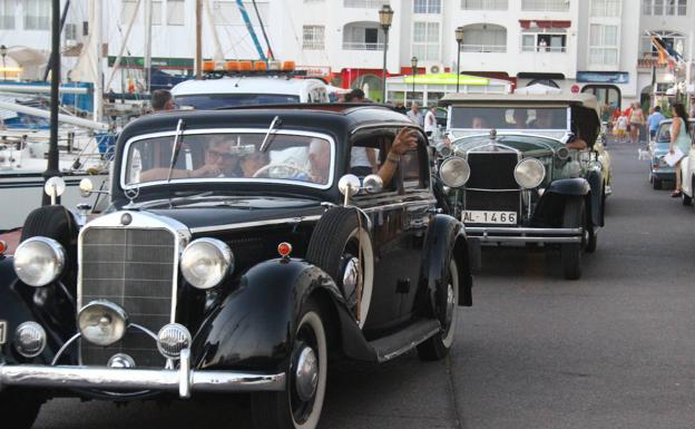 Almerimar acoge hoy la VIII Concentración de Coches Antiguos y Clásicos