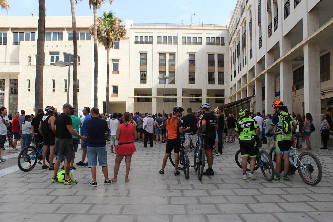 Cientos de personas se concentran en la Plaza Mayor en apoyo a 'Antoñico El Mosca'