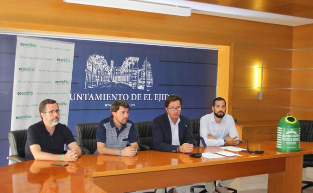 El Ejido se suma a la campaña de reciclaje lanzada por Ecovidrio 'Banderas Azules'