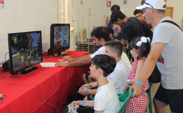 Santa María del Águila vive una intensa jornada de videojuegos