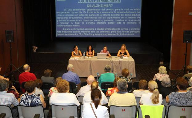 La Unidad de Estancias Diurnas de la Residencia Ciudad de El Ejido habla de alzheimer