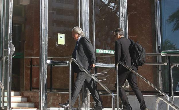 A juicio un funcionario por falsear pasaportes en la Comisaría de El Ejido, uno de ellos para un narco