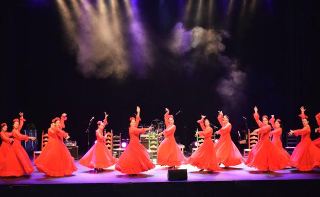 Alfiel ofrece un colorido espectáculo con su III Festival de la Variedad