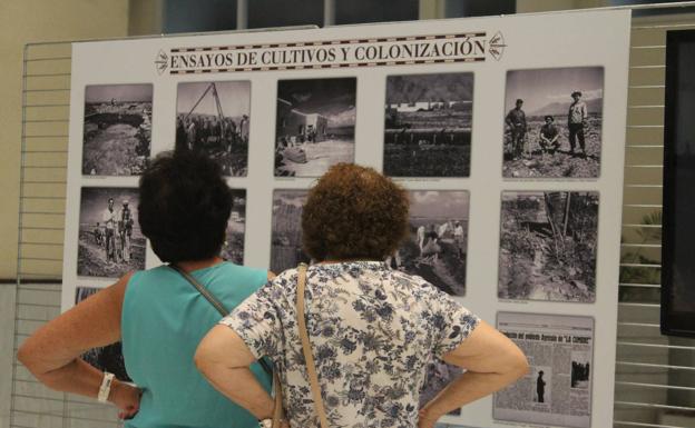Agricultura y regadío en una muestra fotográfica en el Patio de Luces del Ayuntamiento