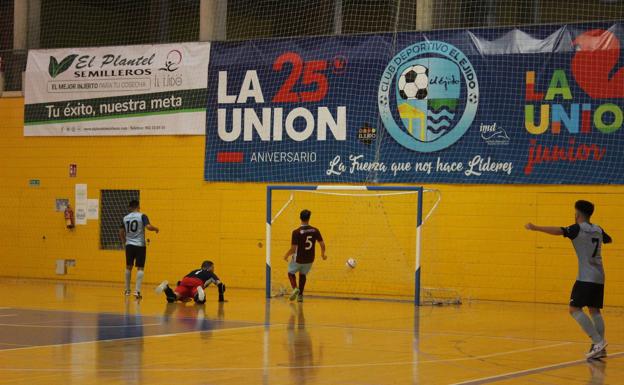 El CD El Ejido Futsal golea y ya es líder en solitario