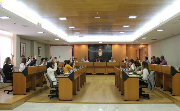 El Pleno de El Ejido aprueba reagrupar hasta 14 préstamos por valor de 132 millones