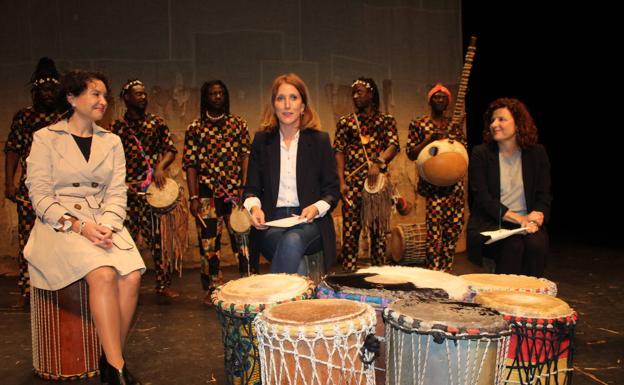 1.800 escolares se acercan a la música africana con 'Teranga. El legado de griots de Senegal'