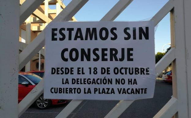 Más de 700 alumnos en La Aldeílla se quedan sin conserje