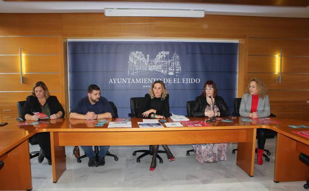 El Consistorio de El Ejido prepara una Navidad con el comercio como protagonista en todo el municipio