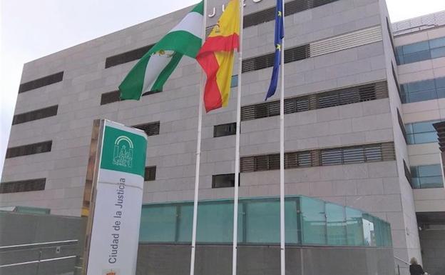 Condenado por el robo en una empresa de El Ejido a la que accedió a través de un butrón