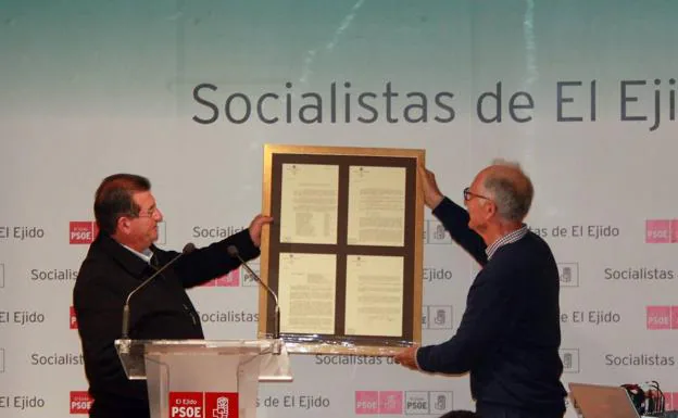 El PSOE de El Ejido rinde homenaje al primer alcalde electo del municipio
