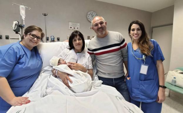 El primer almeriense de 2020 se llama Francisco y ha nacido en el Hospital de Poniente