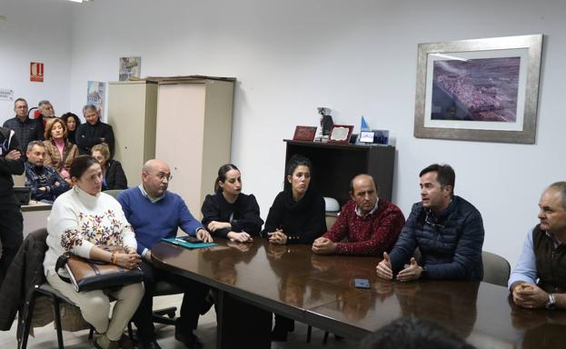 El gobierno local y los vecinos de Balerma irán a una en la defensa de su litoral