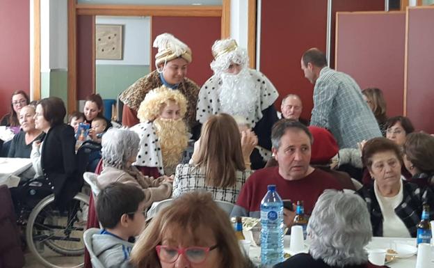 Los Reyes Magos visitan el Centro de Día de la Residencia 'Ciudad de El Ejido'