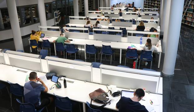La Sala de Estudio de la Biblioteca Central de El Ejido amplía su horario en los exámenes