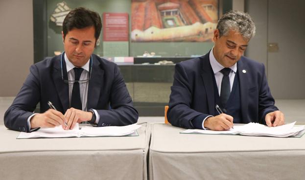 Ayuntamiento de El Ejido y UAL rubrican el contrato para que arranque los trabajos en Ciavieja
