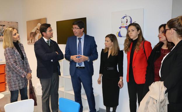 Juan Marín inaugura la nueva sala Gesell en la sede judicial de El Ejido