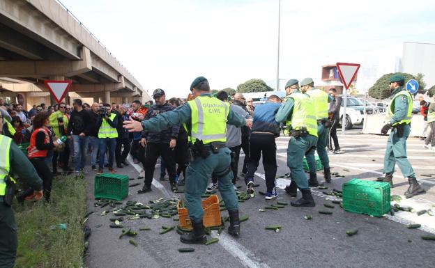 Una distribuidora de El Ejido denuncia daños y amenazas tras las protestas de los agricultores