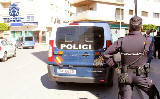 La Policía detiene a cuatro jóvenes por el robo en una peluquería de El Ejido