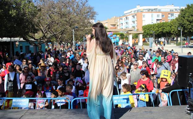 Disfraces, música y sardinada por Carnaval en El Ejido