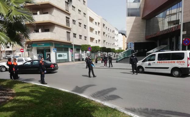 La Policía Local de El Ejido interpone 28 multas a peatones y locales